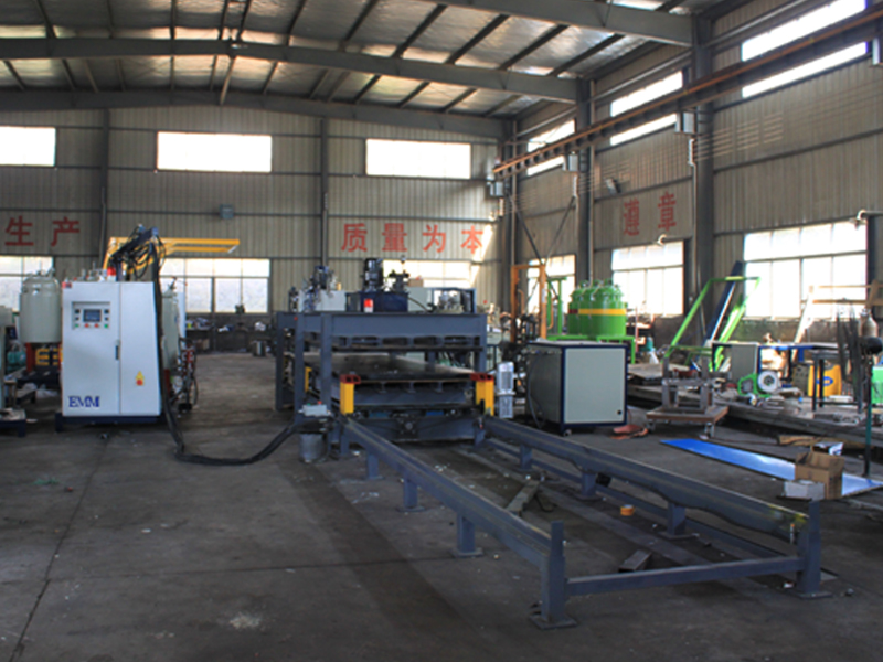 többrétegű ajtóburkoló gép